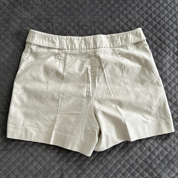 Ann Taylor short size 4 - Picture 2 of 6
